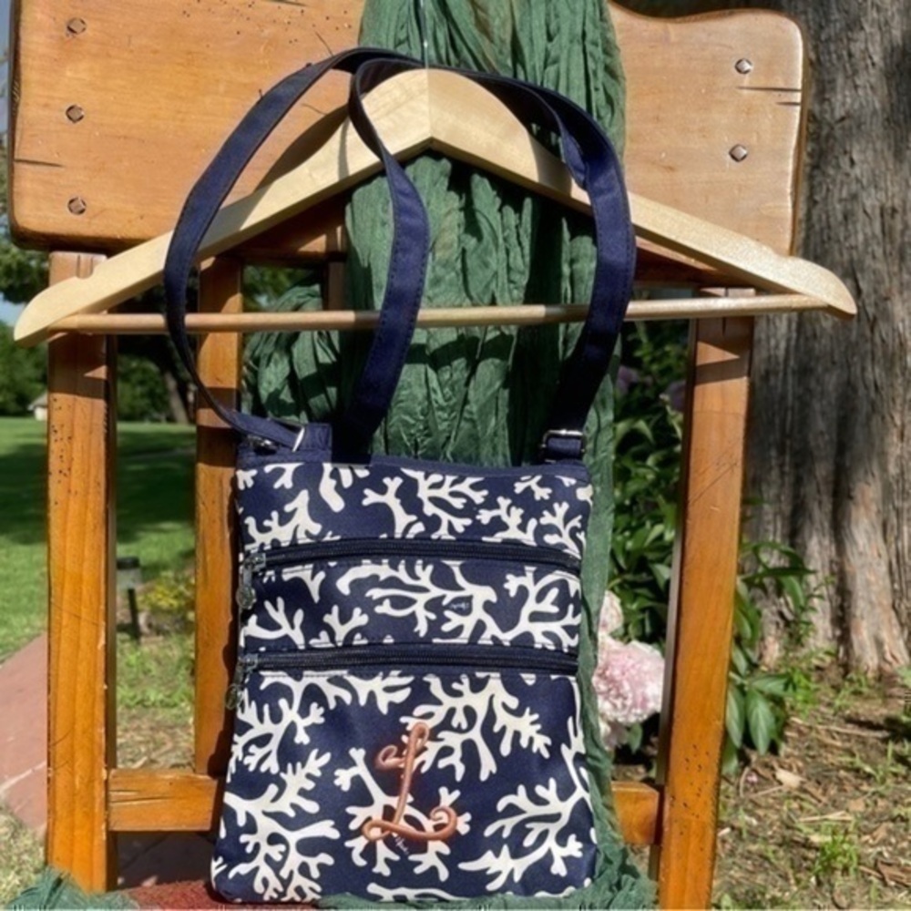 Blue and white monogrammed bag. Initial “L”.